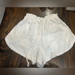 XiRENA White Shorts with Ruffle Waist